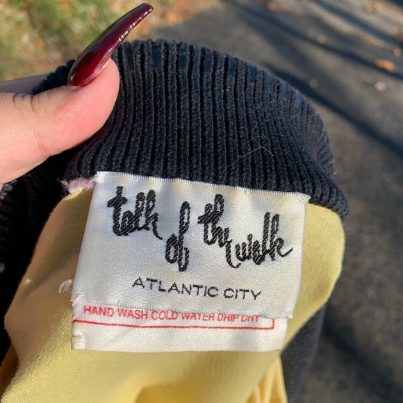 50’s Vintage Telephone Top - Picture 9 of 9